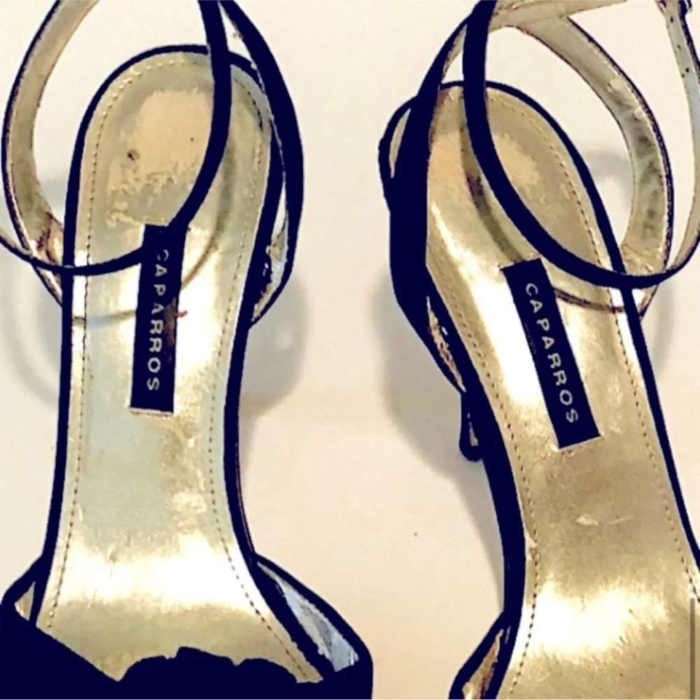 Elegant Black and Gold Women's Heels - Picture 7 of 7